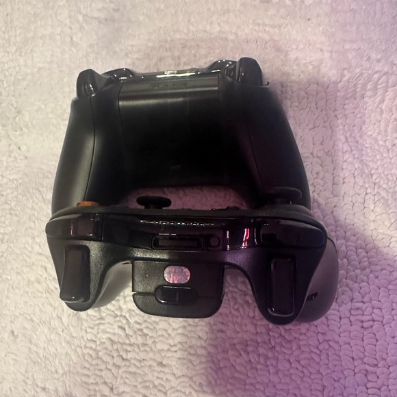 XBOX TWO controllers LIKE NEW - Picture 3 of 5